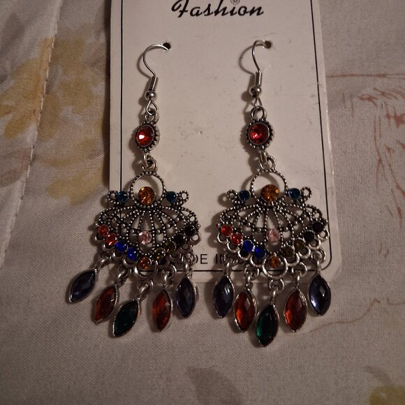 PRETTY MUTLI COLORED DANGLE EARRINGS - Picture 1 of 1